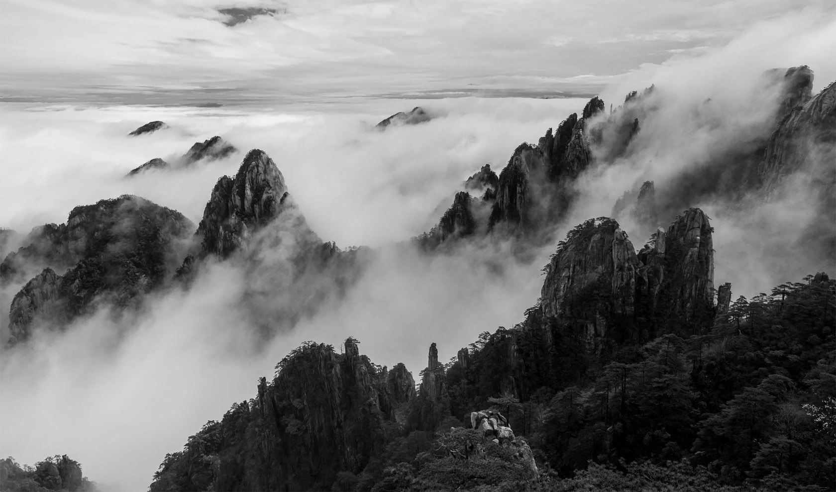 Nicolas Cornet — Monochrome Landscapes of Huangshan